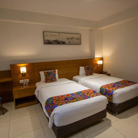 Monarch Express Chakan Hotel Екстериор снимка