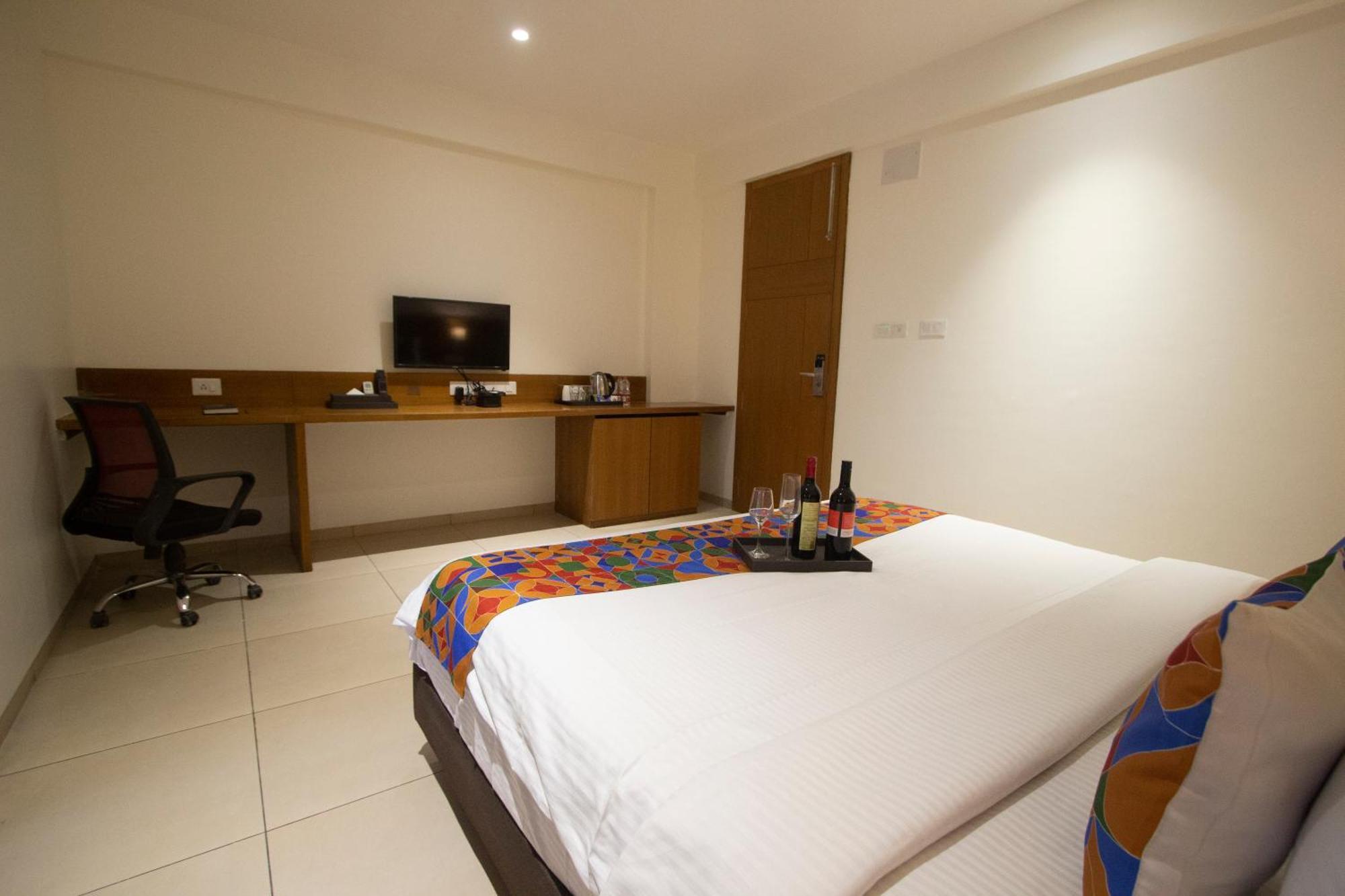 Monarch Express Chakan Hotel Екстериор снимка