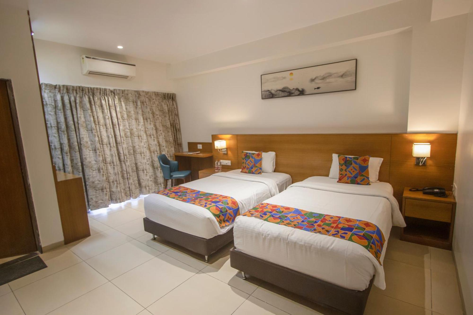 Monarch Express Chakan Hotel Екстериор снимка