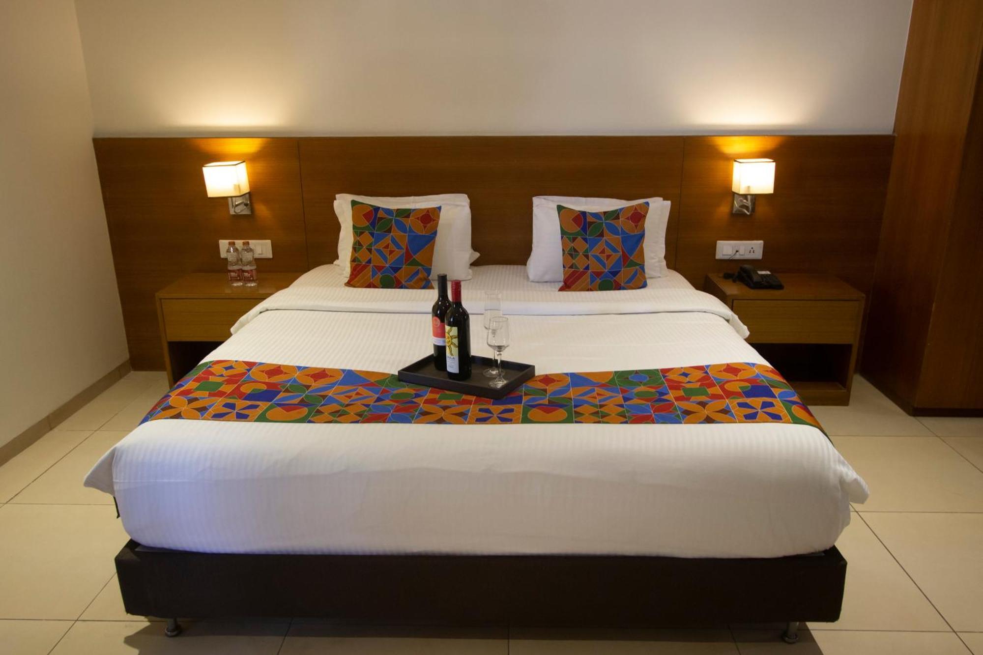 Monarch Express Chakan Hotel Екстериор снимка