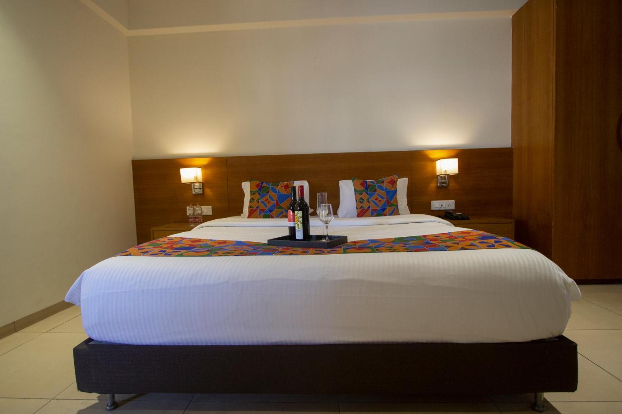 Monarch Express Chakan Hotel Екстериор снимка