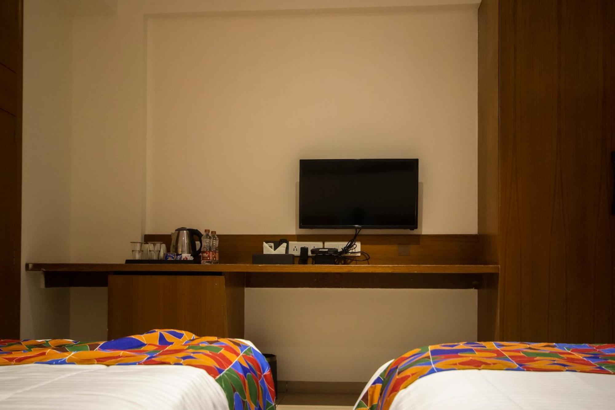 Monarch Express Chakan Hotel Екстериор снимка