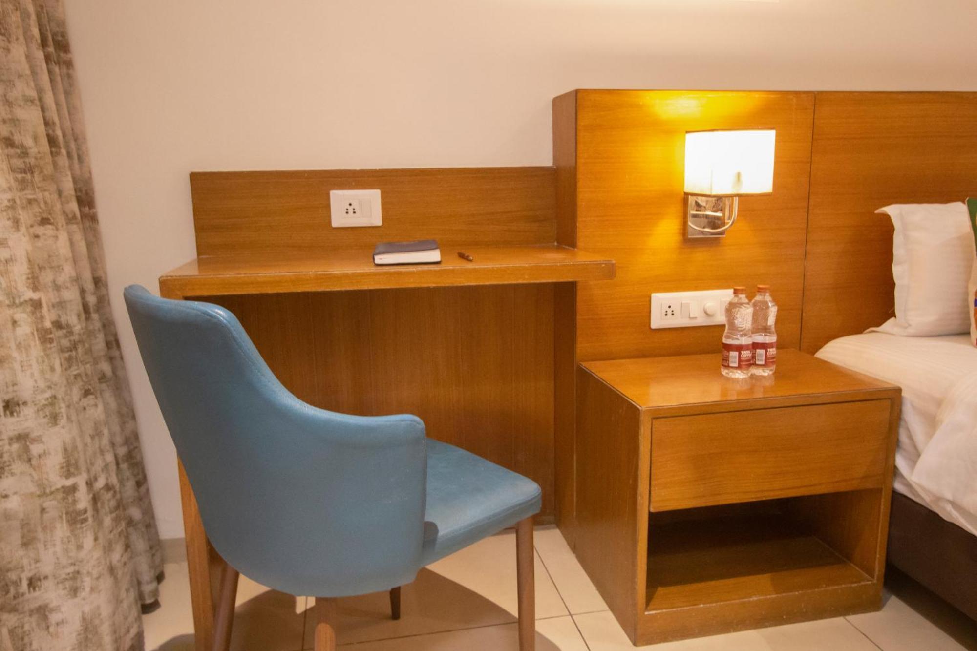 Monarch Express Chakan Hotel Екстериор снимка