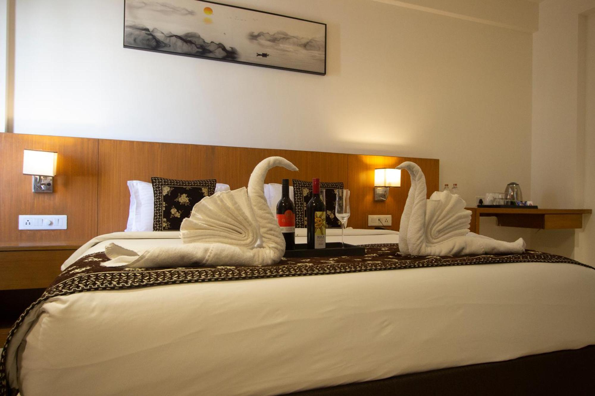 Monarch Express Chakan Hotel Екстериор снимка