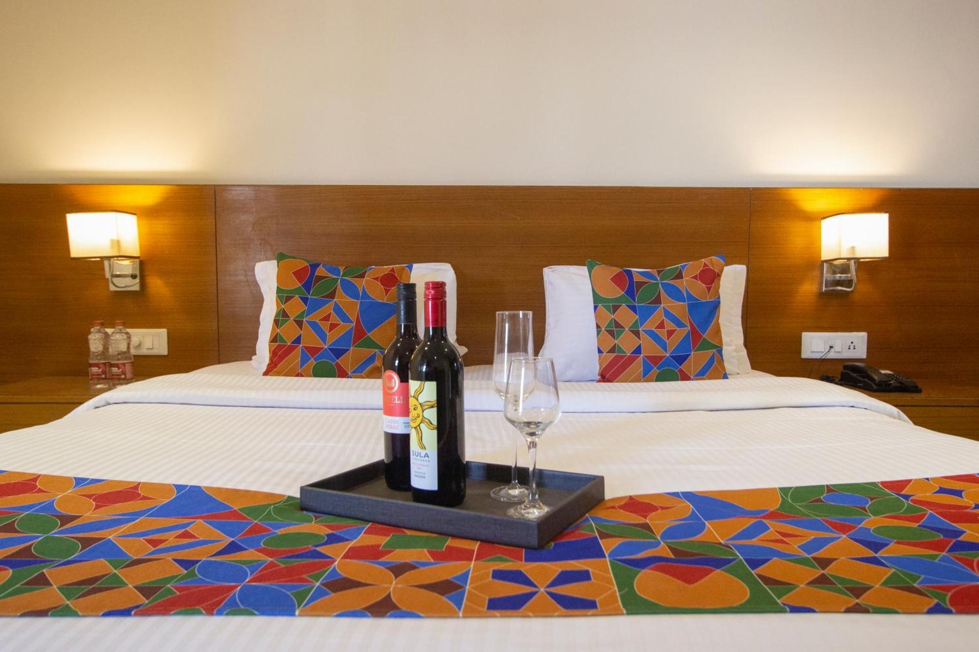 Monarch Express Chakan Hotel Екстериор снимка