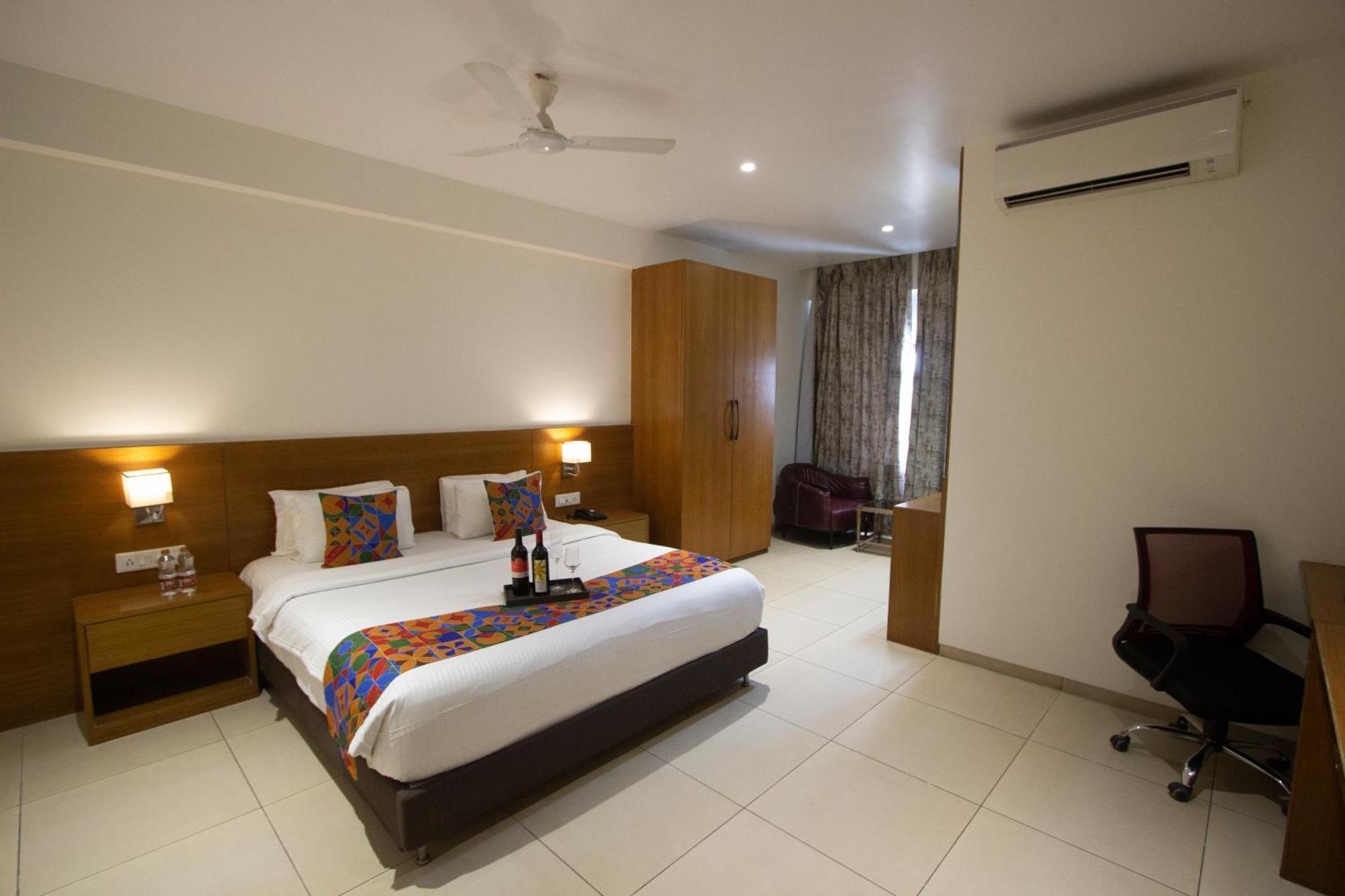 Monarch Express Chakan Hotel Екстериор снимка
